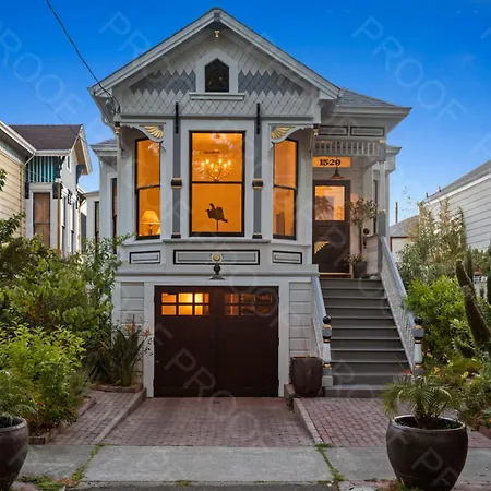 Garden Level Flat In 1885 Queen Anne Victorian Cottage In Alameda